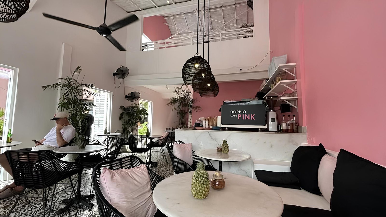 doppio cafe pink restaurant