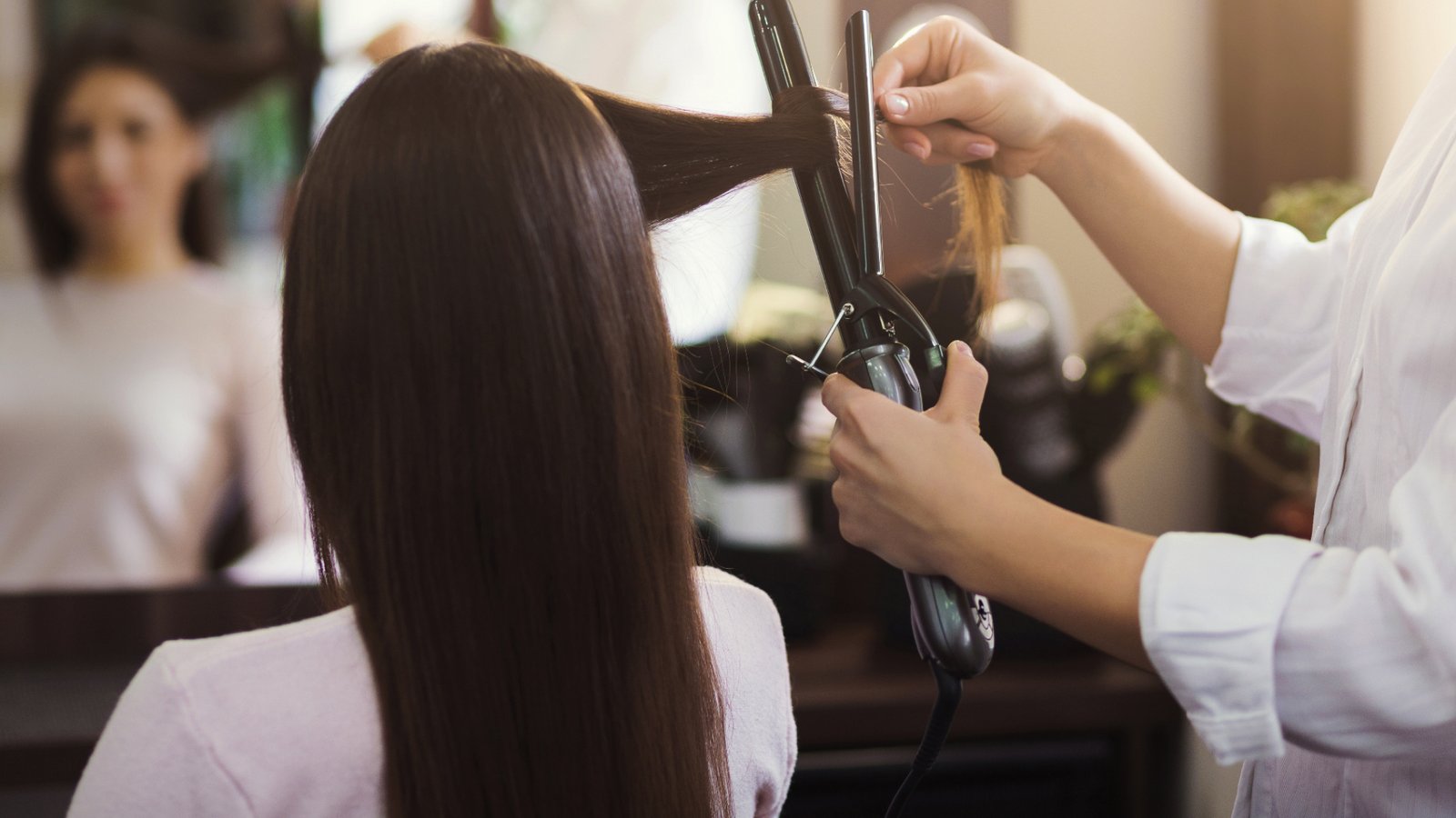 woman in hair saloon